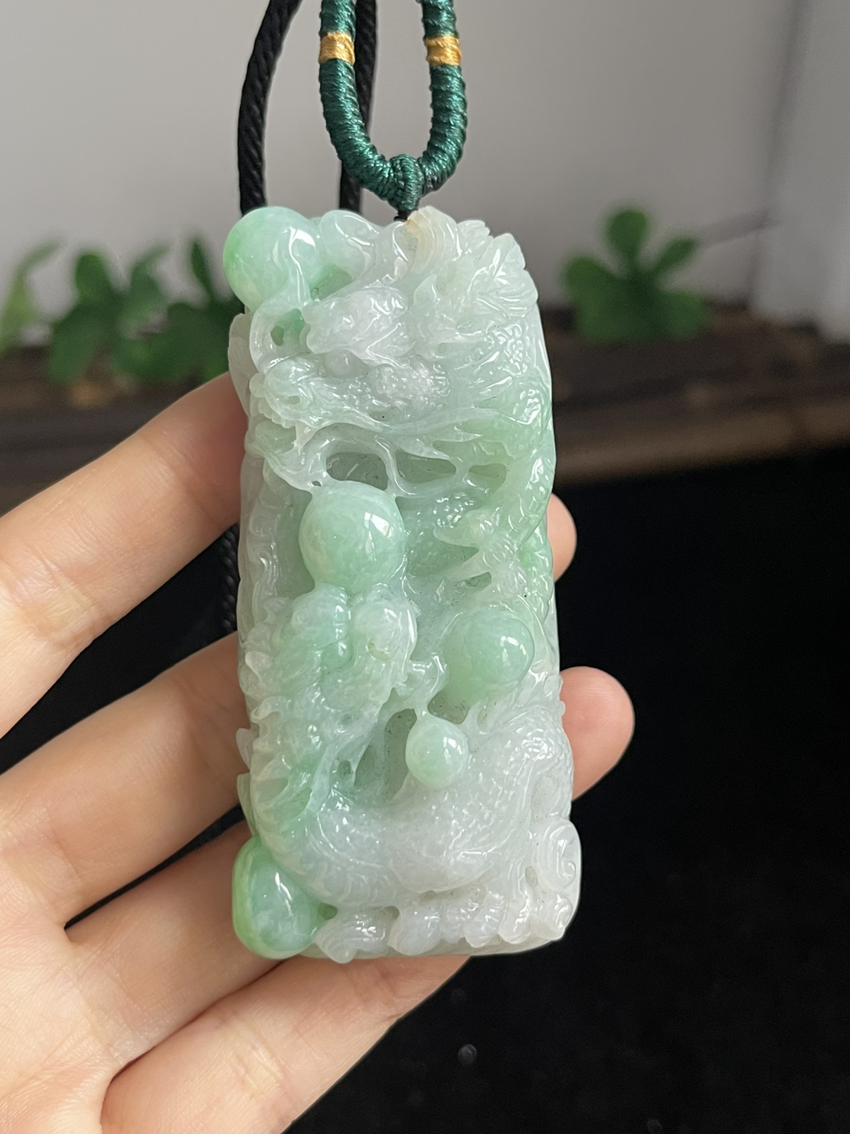 翡翠糯化种飘绿吊坠