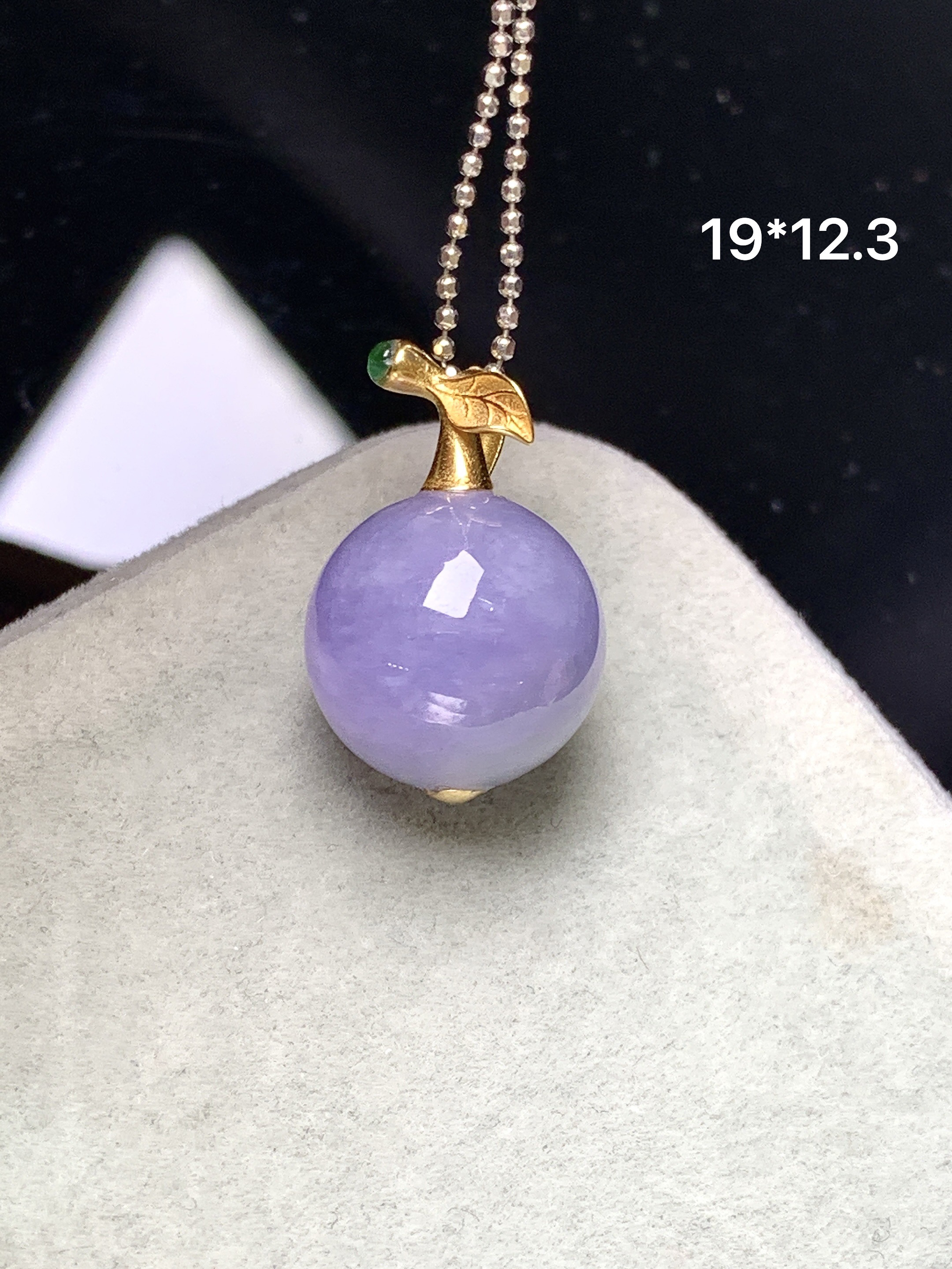 18金镶嵌紫罗兰圆珠吊坠 玉质细腻 色泽艳丽清新 整体尺寸19*12.3 z1