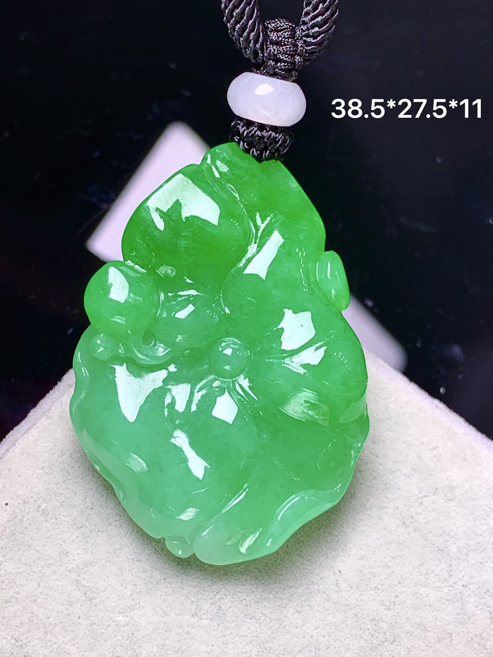 阳绿荷花吊坠 玉质细腻 色泽艳丽清新 整体尺寸38.5*27.5*11 a2