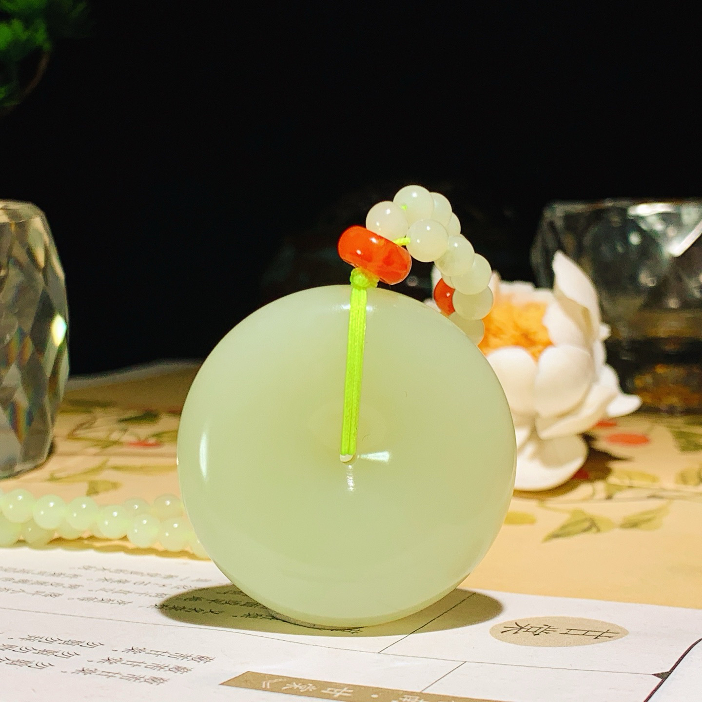 新疆和田玉若羌料平安扣挂件！尺寸40/13重67克 玉质细腻油润 底色纯净 脂粉好，品质好。lt260611