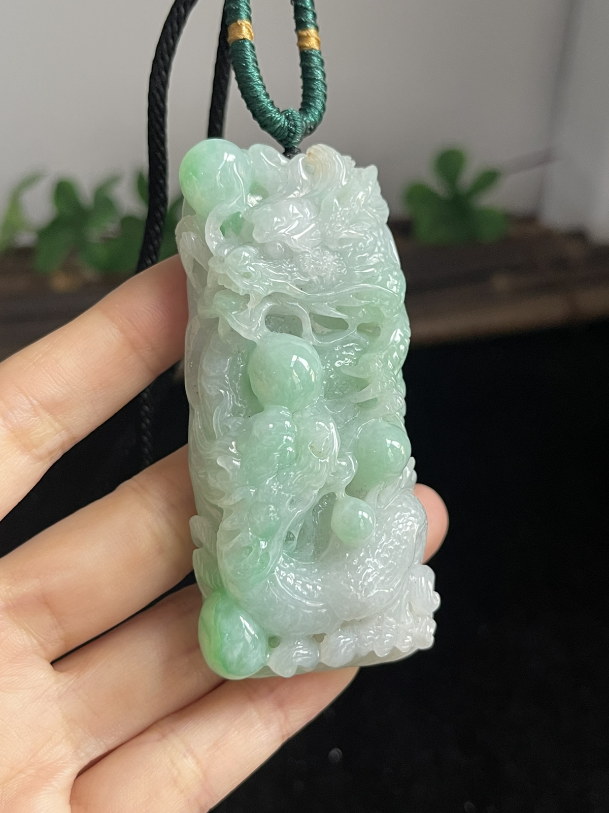 翡翠糯化种飘绿吊坠