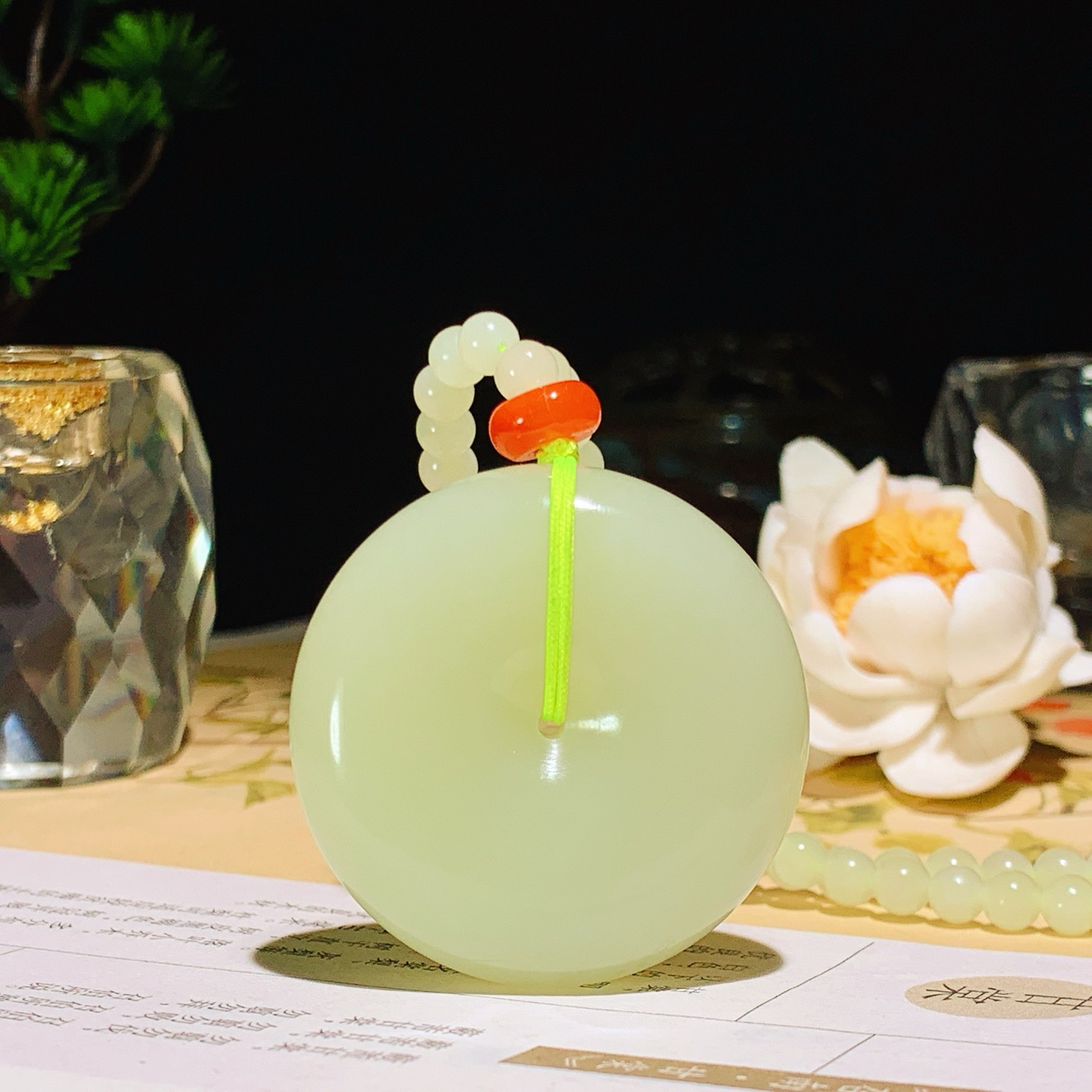 新疆和田玉若羌料平安扣挂件！尺寸40/13重67克 玉质细腻油润 底色纯净 脂粉好，品质好。lt26
