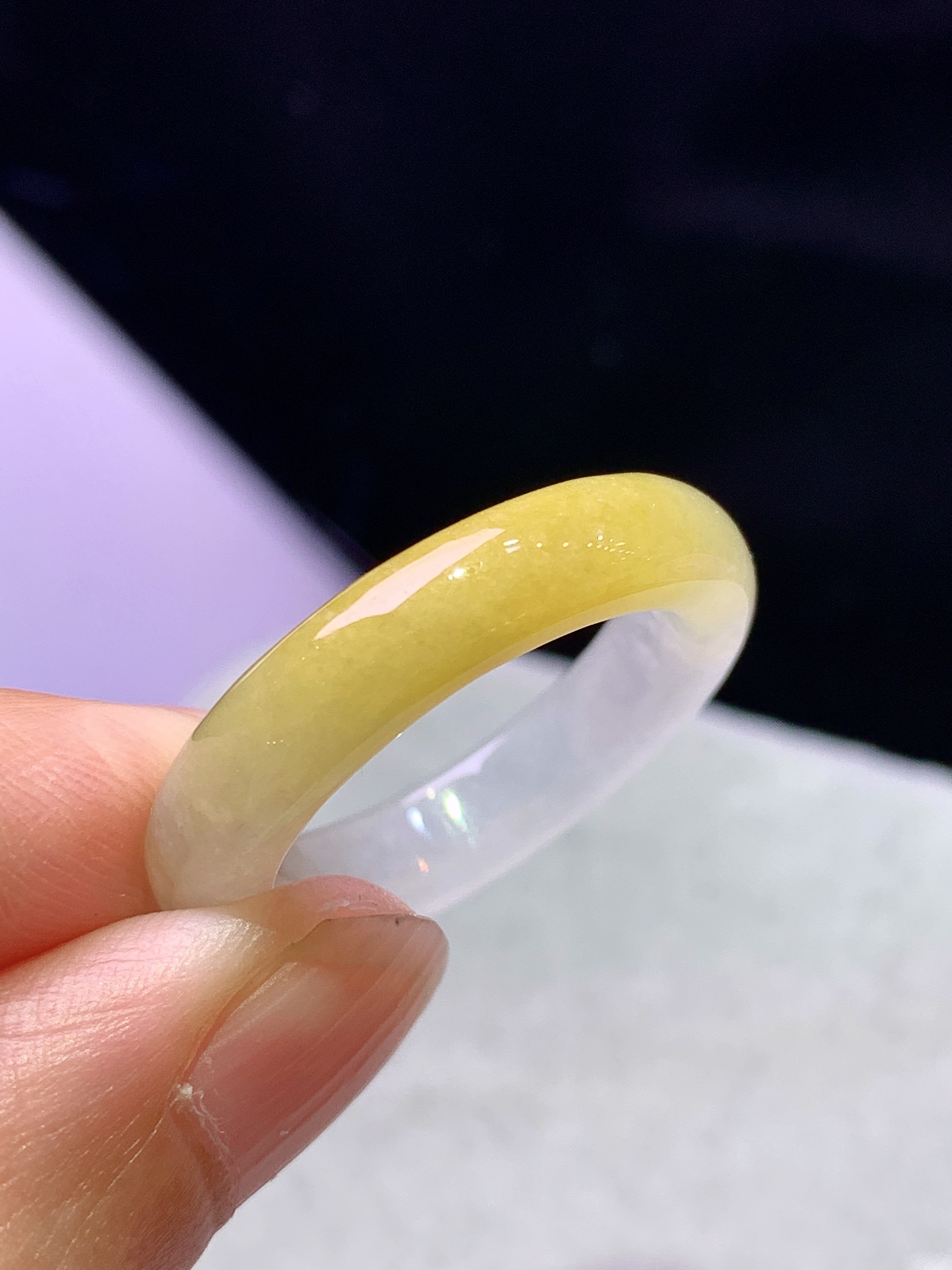飘黄翡指环 玉质细腻 色泽艳丽清新 整体尺寸 26*5*4 w1 圈口18