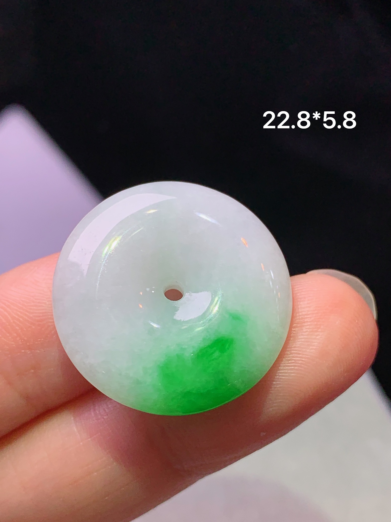 飘绿平安扣吊坠 玉质细腻 色泽艳丽清新 整体尺寸22.8*5.8 w1