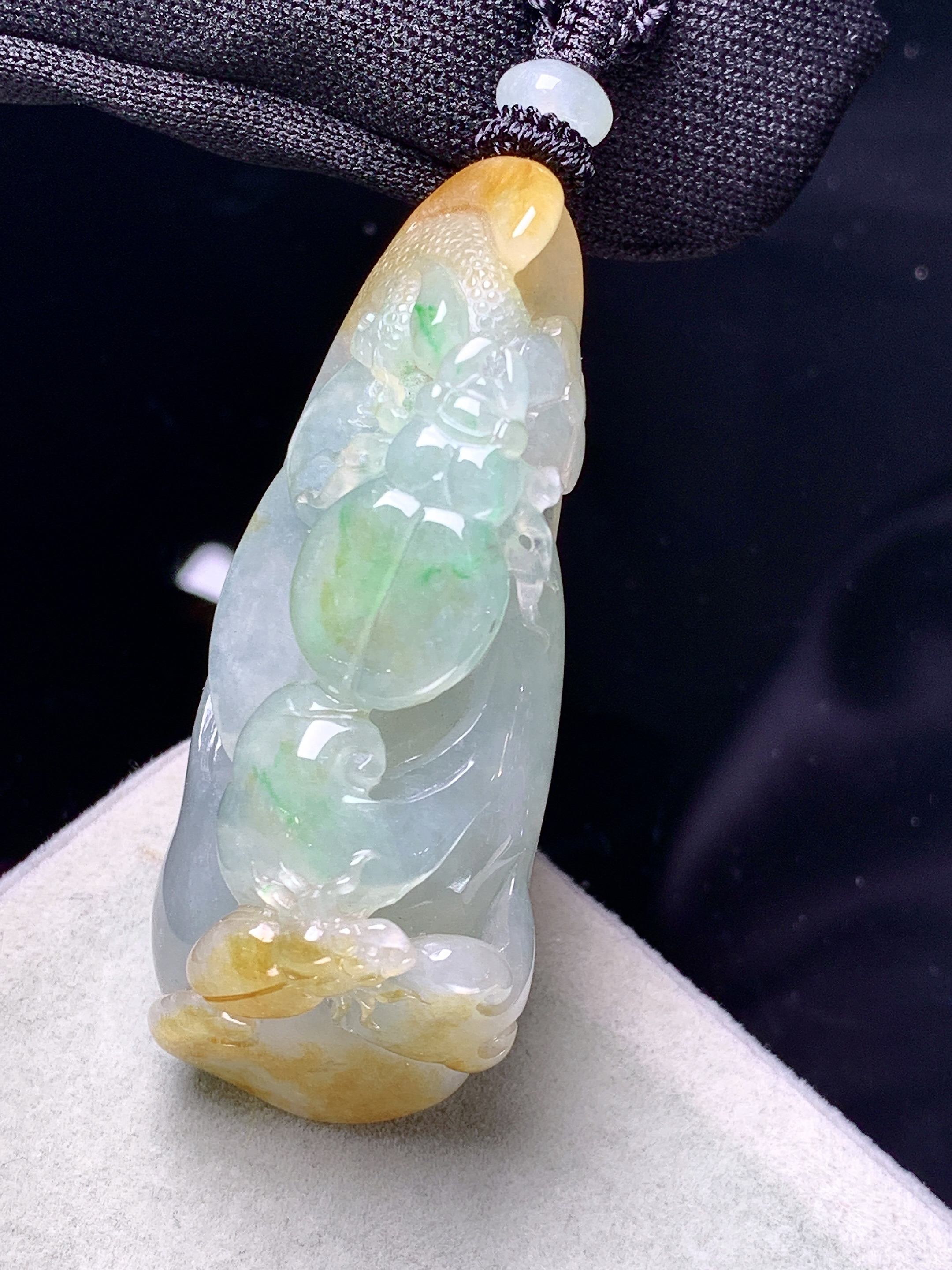 飘黄绿花件吊坠 玉质细腻 色泽艳丽清新 整体尺寸52.8*22.6*16.6 L1
