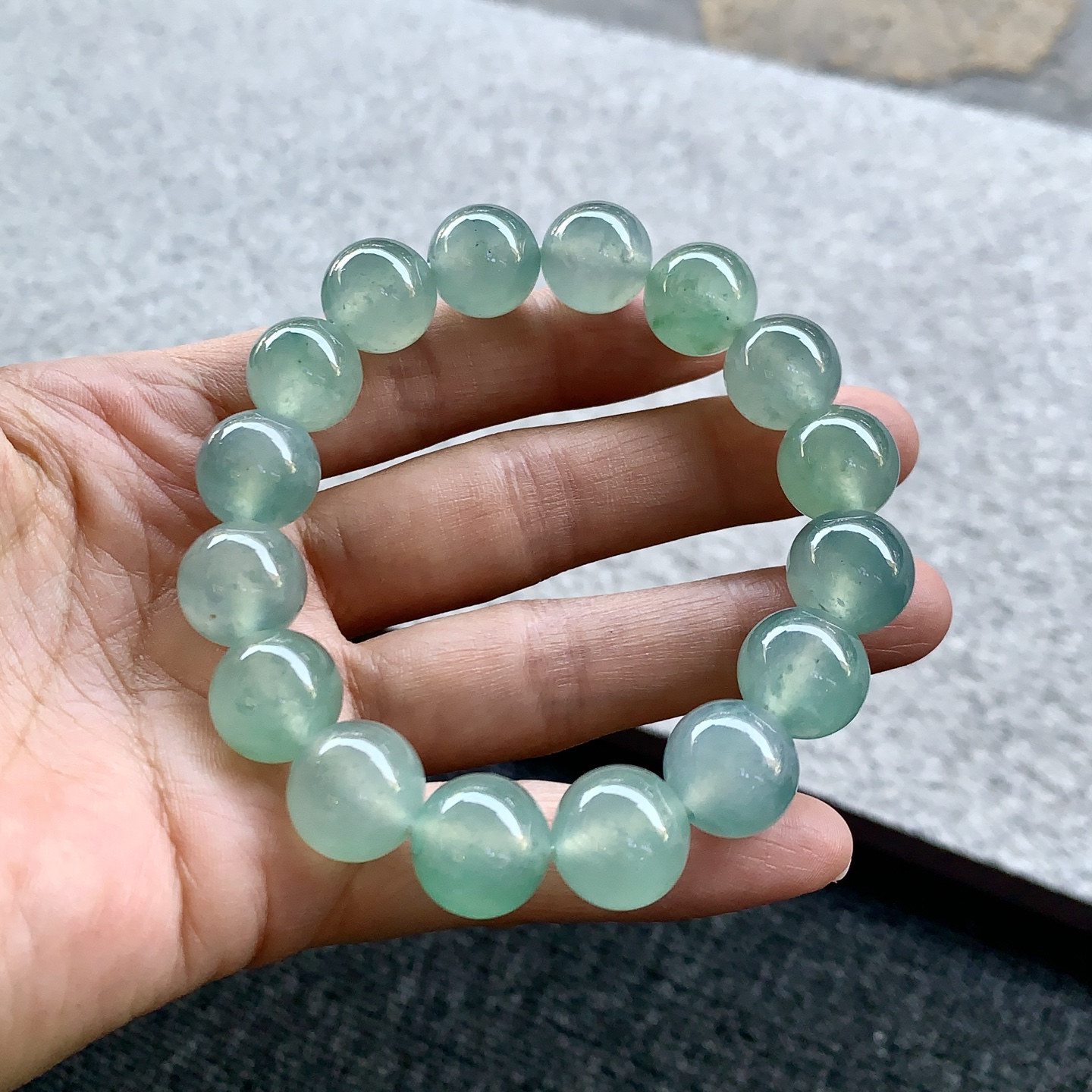 冰绿珠串，玉质水润细腻 尺寸13 共16颗