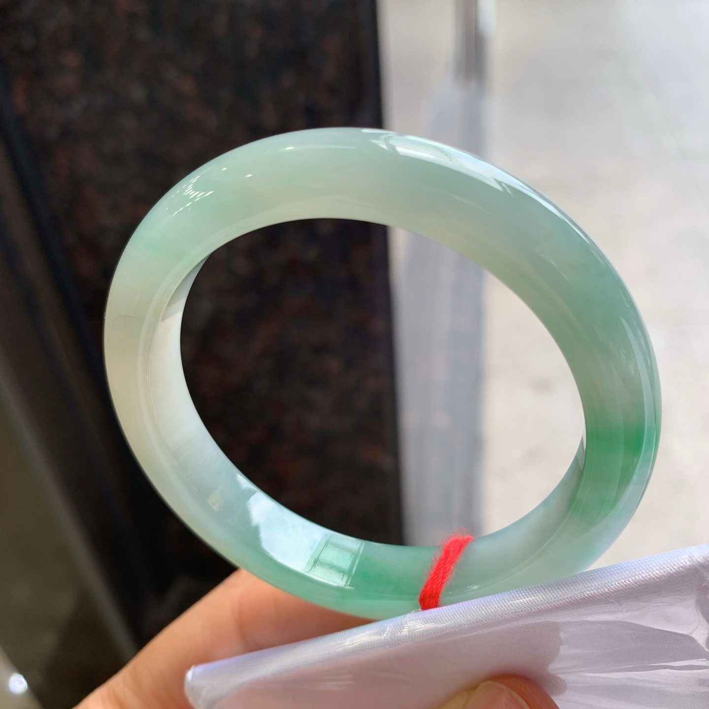 正圈飘绿 微细纹 尺寸：52.8/10/8 细腻