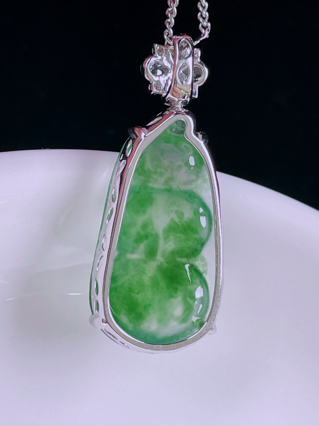 冰绿福豆，老种起光，细底通透，尺寸：31.5/13/7mm0612