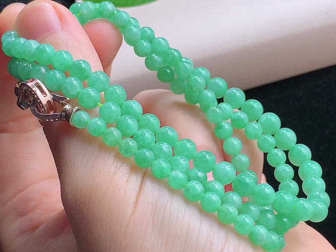 ️ 绿底珠链，尺寸大5.8/小4.2mm，包A附证书
