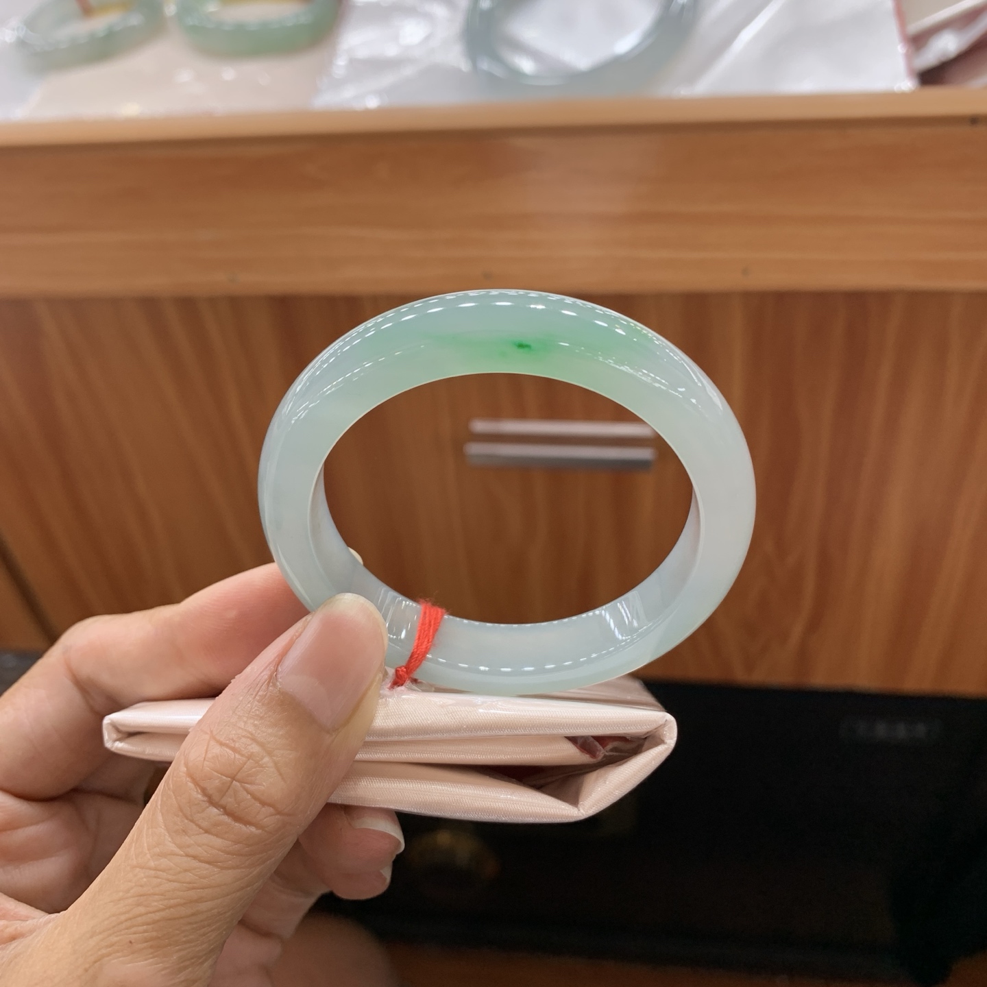 060921CK 飘绿正圈小圈口翡翠手镯 50.5-10.6-7.9