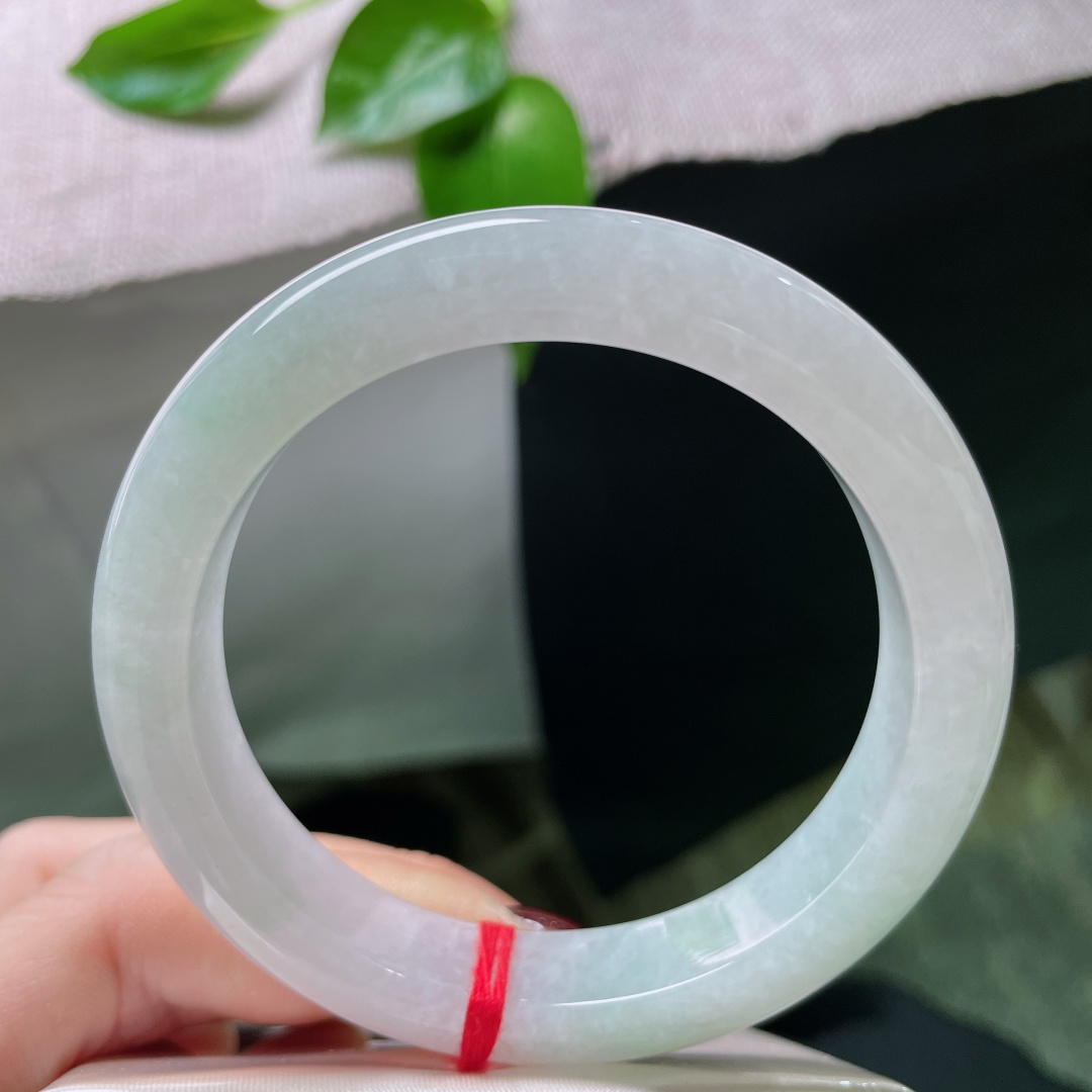 56.6/12.1/8.9，淡绿底正圈，气质自扬，不争不抢却自有风骨。有棉线，ss52786a
