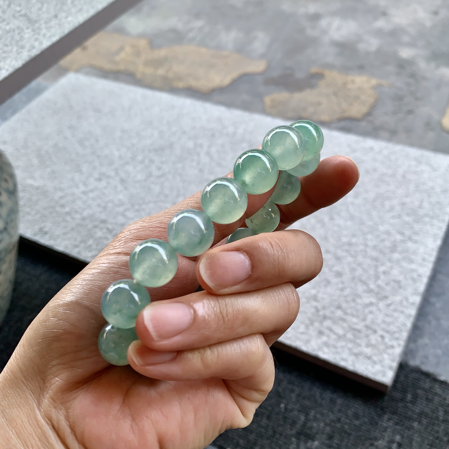 冰绿珠串，玉质水润细腻 尺寸13 共16颗