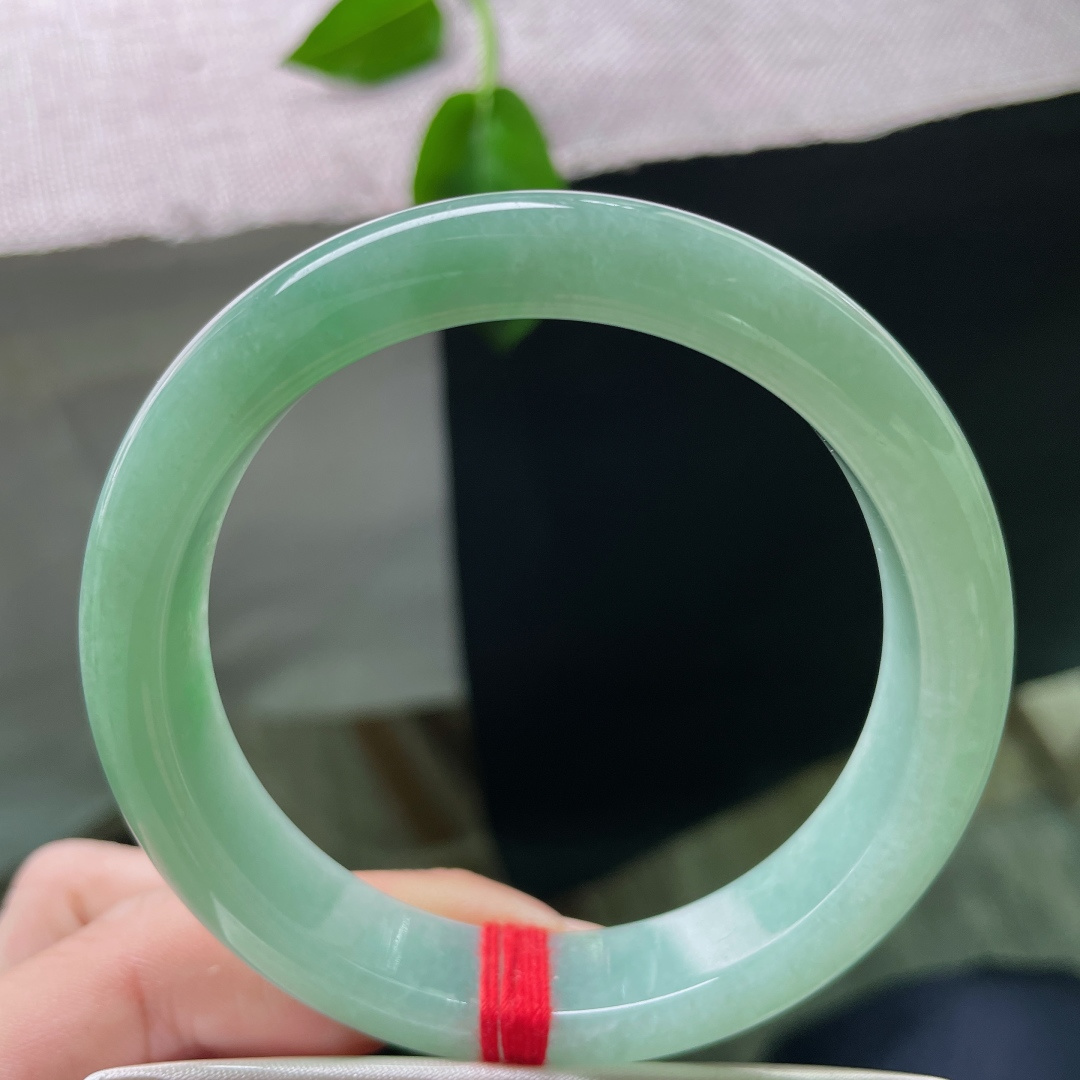 57.8/12.6/7.7，绿底正圈，色泽均匀分布，上手甜美可人，显白，棉。无裂，ss53763a
