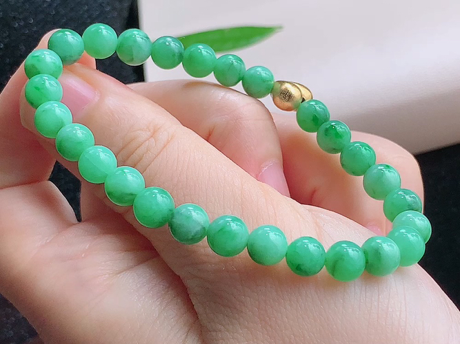 飘绿手串，尺寸取一6.3mm，包A附证书