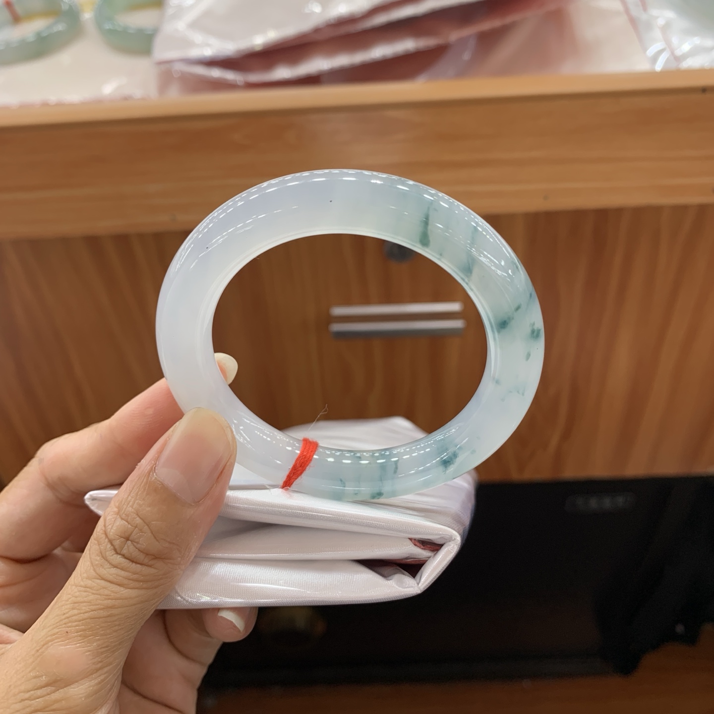 飘花圆条翡翠手镯 52.8-10.5-10.2