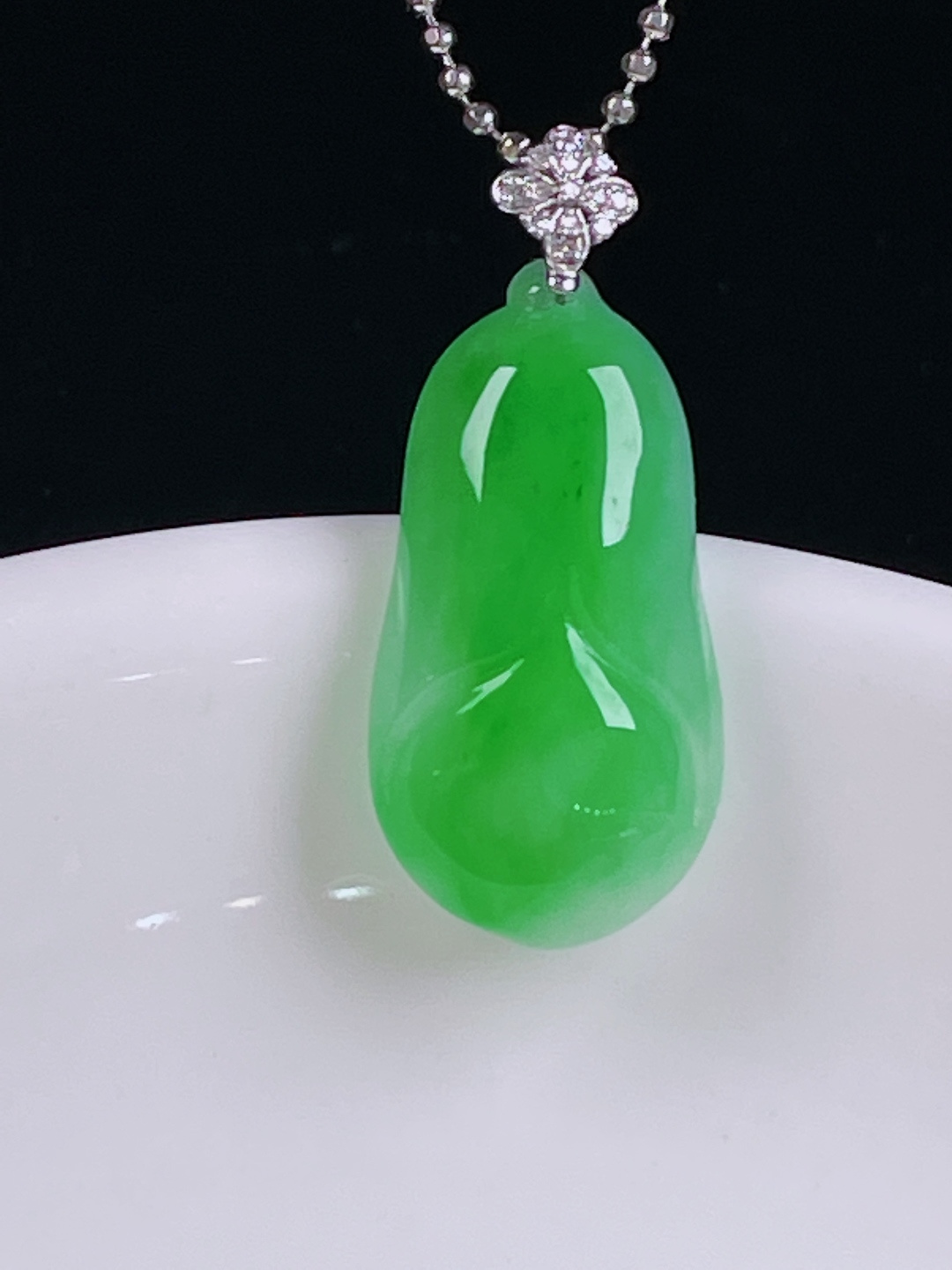 ️阳绿玉兰花，老种起光，细底通透，尺寸：27/12/5mm0611