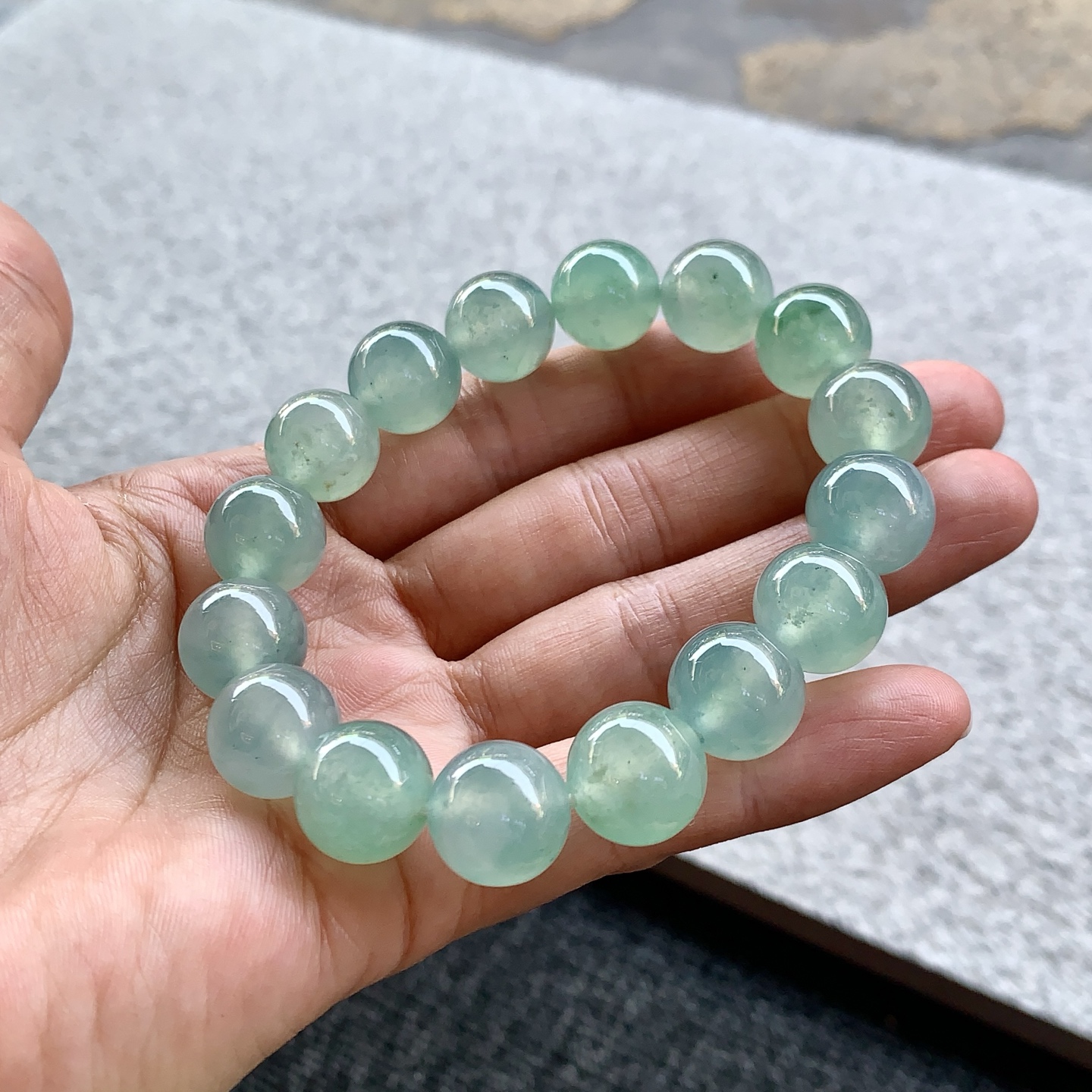 冰绿珠串，玉质水润细腻 尺寸13 共16颗