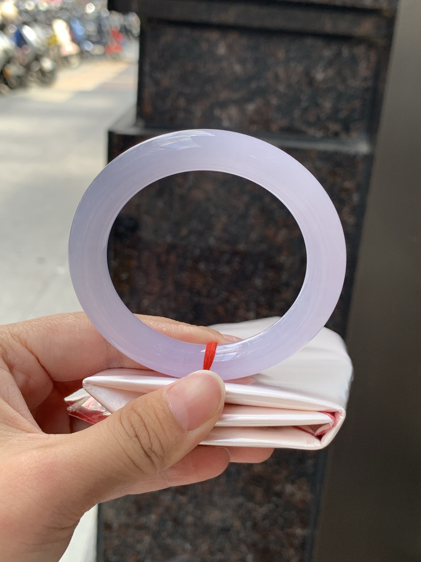 冰紫圆条 54.7-10.5-10 0611-N970 打灯棉线，底妆冰润细腻，种水很好，渐变冰紫底色很均匀，小仙女镯一枚
