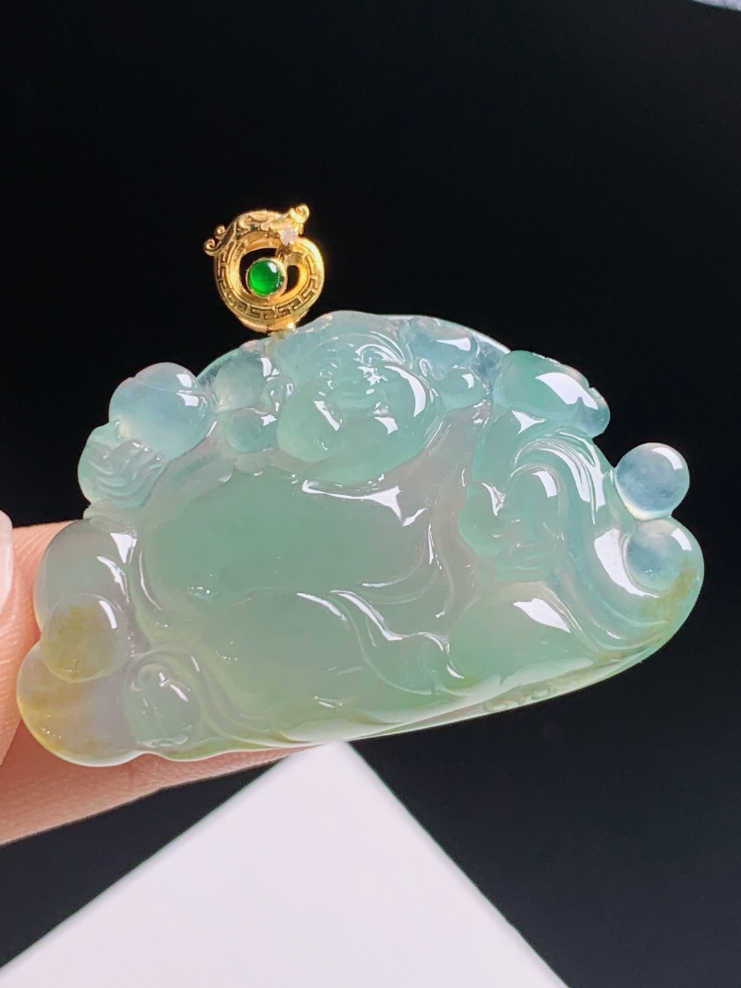 冰黄翡财神爷吊坠，种老起光雕工圆润，18K金扣头添彩 裸石23.7-36.5-8.2 整体29.8 