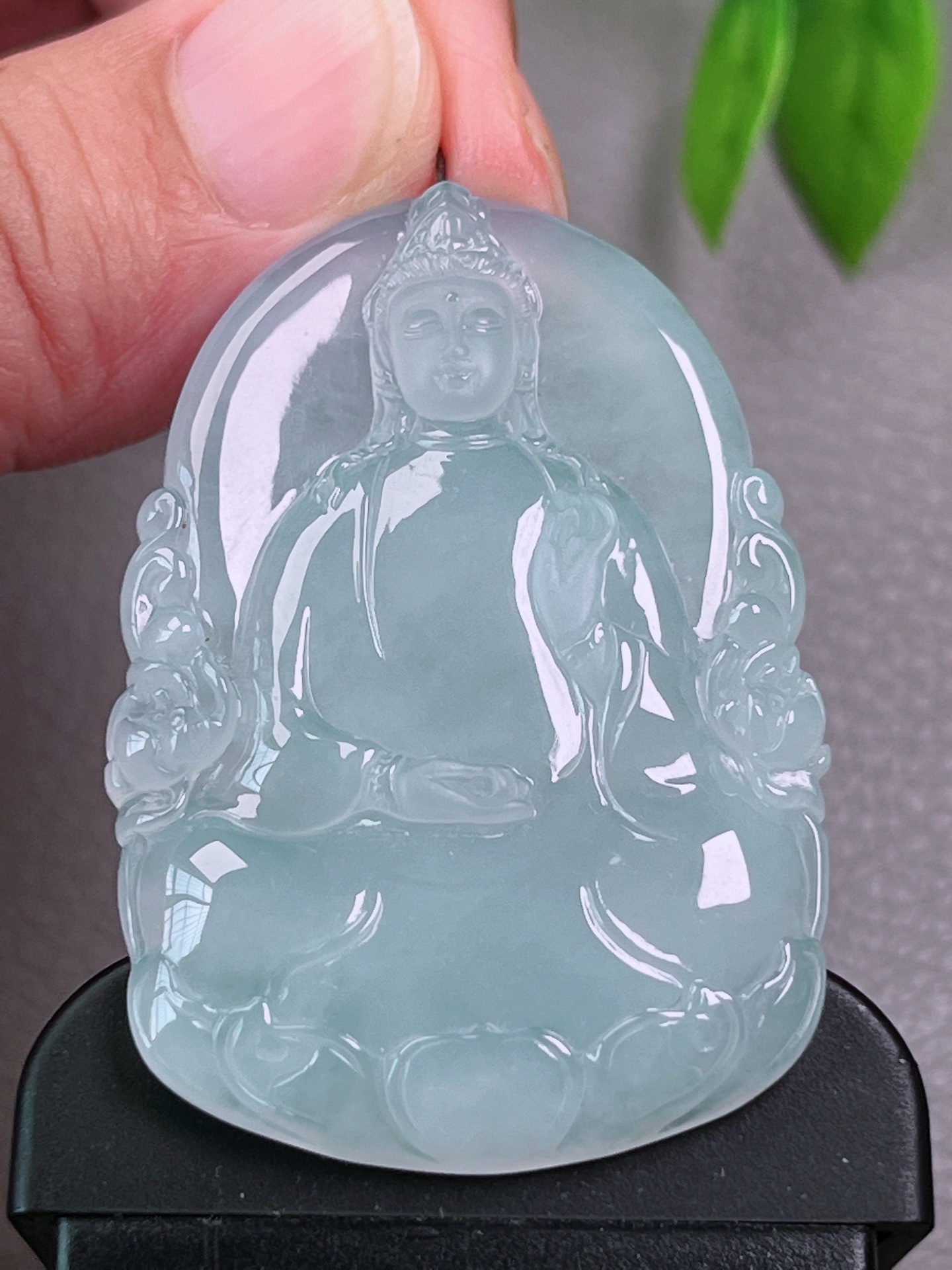 高冰种素衣观音，无裂，油洁明亮，冰透水润，起荧光，尺寸：49-34.9-5.5