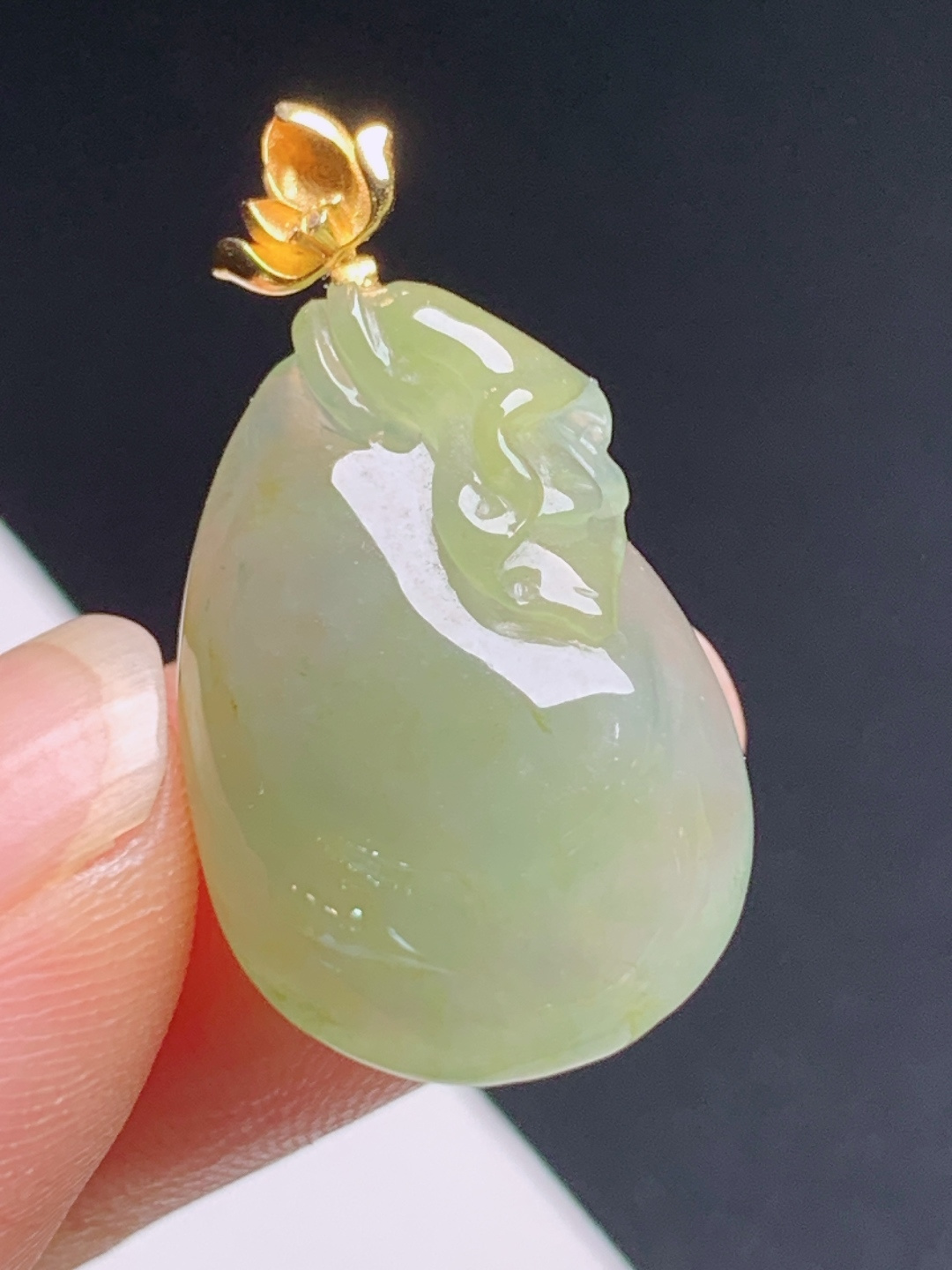 冰黄翡福瓜吊坠，色润冰透雕工圆润，18K金莲花扣头添彩 整体29.5 530609
