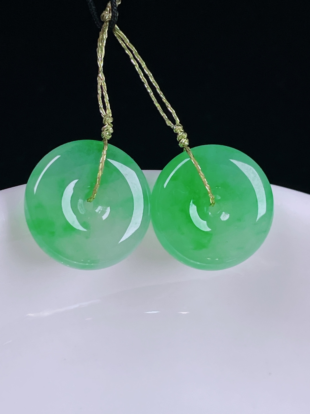 ️冰绿耳坠，老种起光，细底通透，尺寸：12.7/3.6mm0612