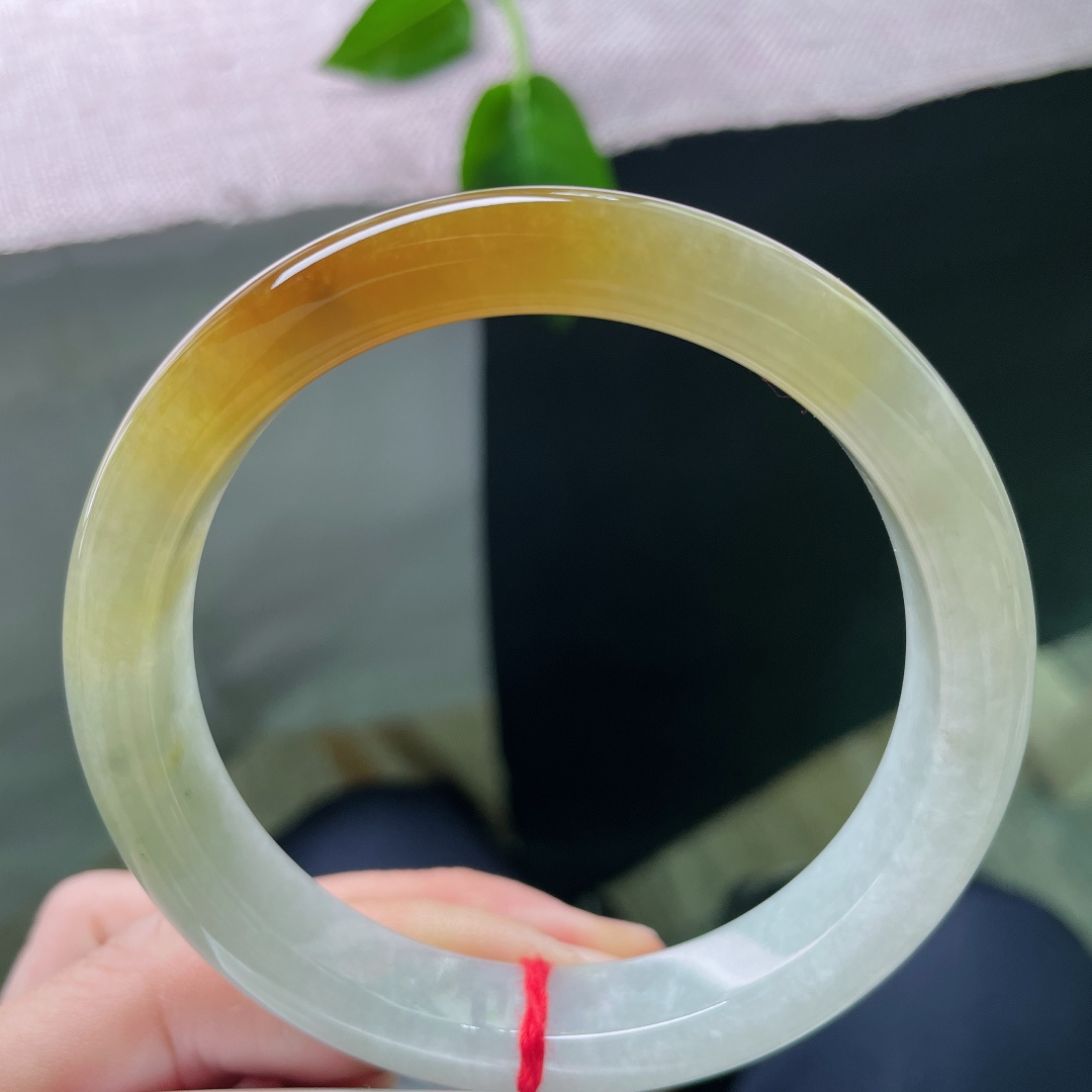 黄翡正圈，冰润细腻，大圈口，黄翡在手，富贵常有，把财气和运气都戴在身上。无裂，ss54616a