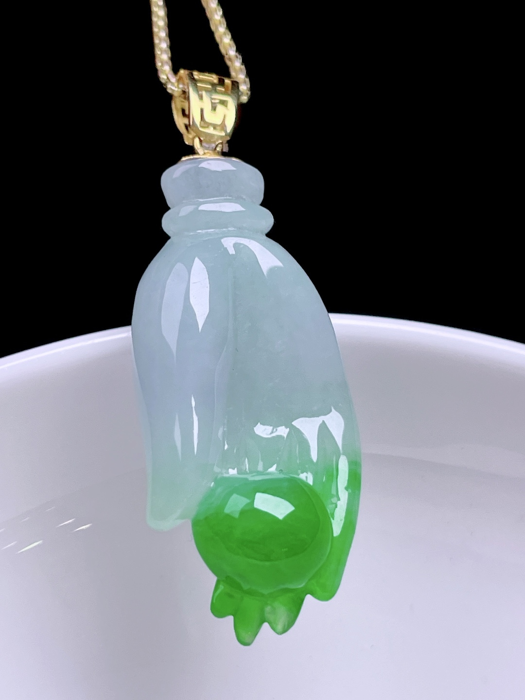冰飘绿花掌上明珠 花色灵动，种老水润，18k金镶嵌 整体：42.2 裸石：34/15.6/8.7