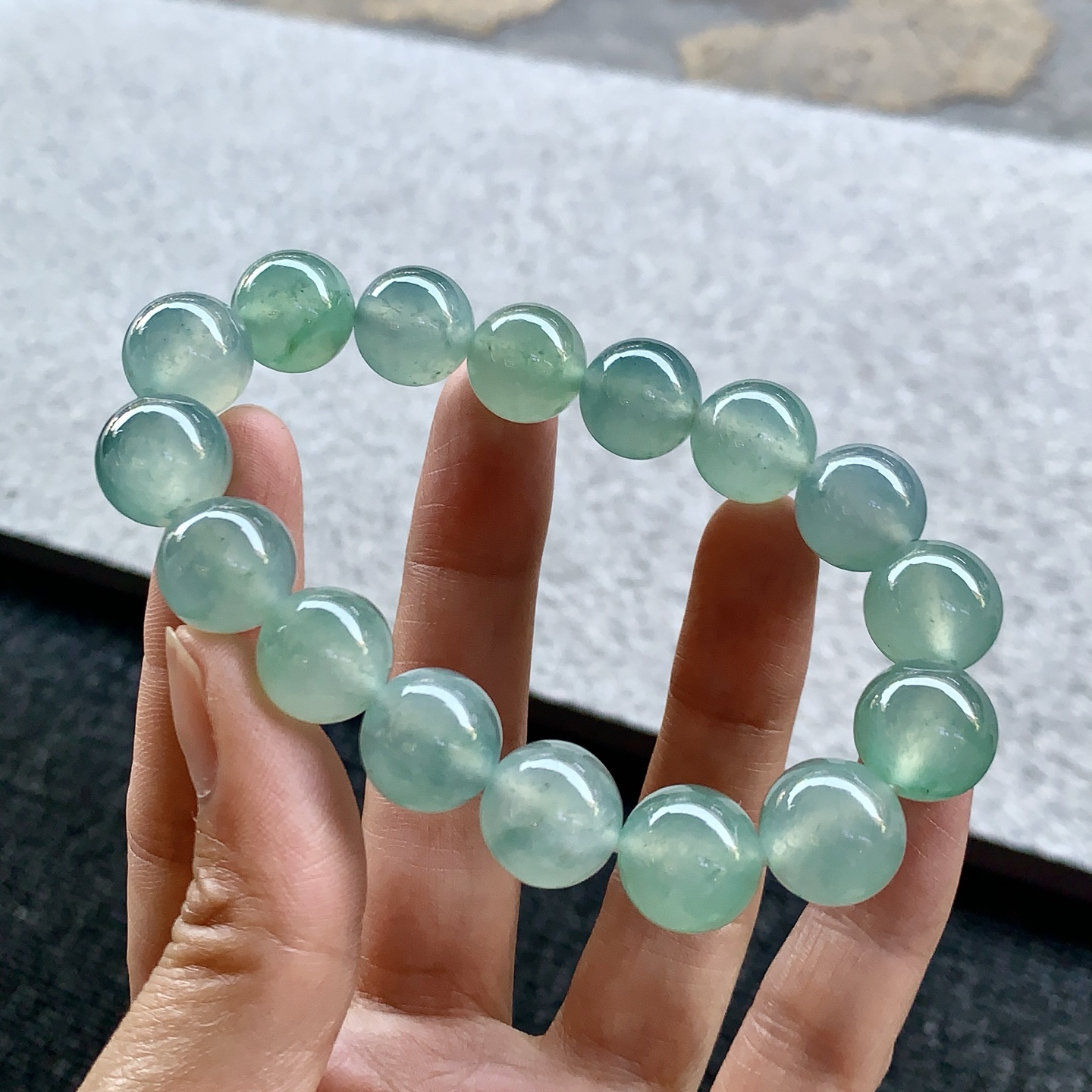 冰绿珠串，玉质水润细腻 尺寸13 共16颗