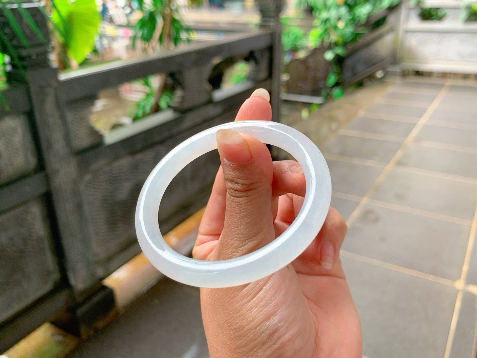 ⭐️｜54圈口
白月光贵妃手镯，白润清透，纯净高洁，妥妥的白月光，