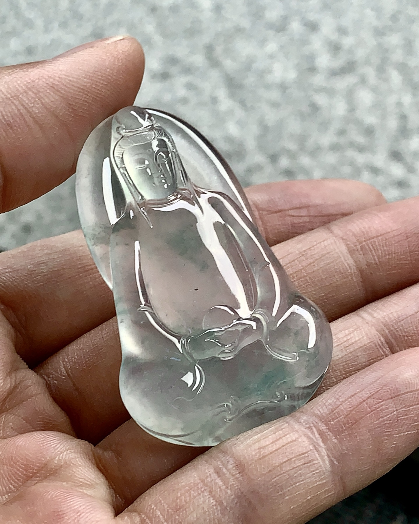 飘彩观音，玉质细腻起胶