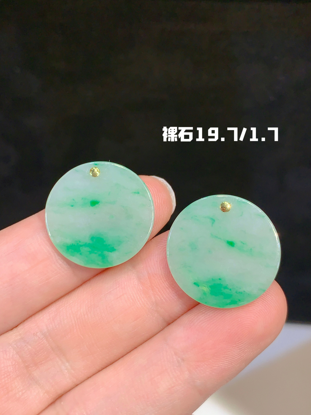 冰飘绿圆牌耳钉 大气简约美，19.7-1.7