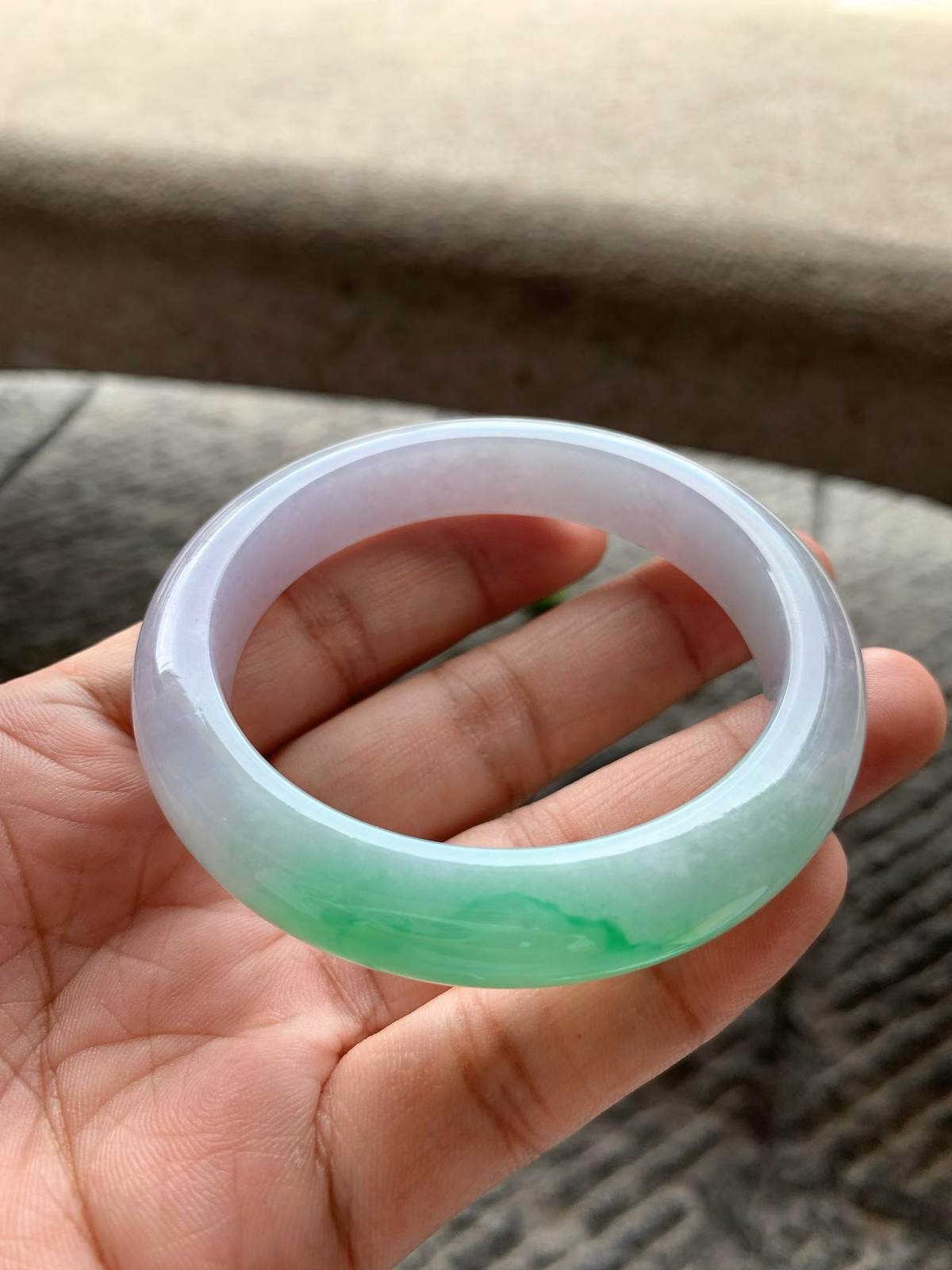 春彩正圈手镯尺寸55.5*11.8*9 种质细腻，釉洁水润，色彩鲜明，艳丽醒目！