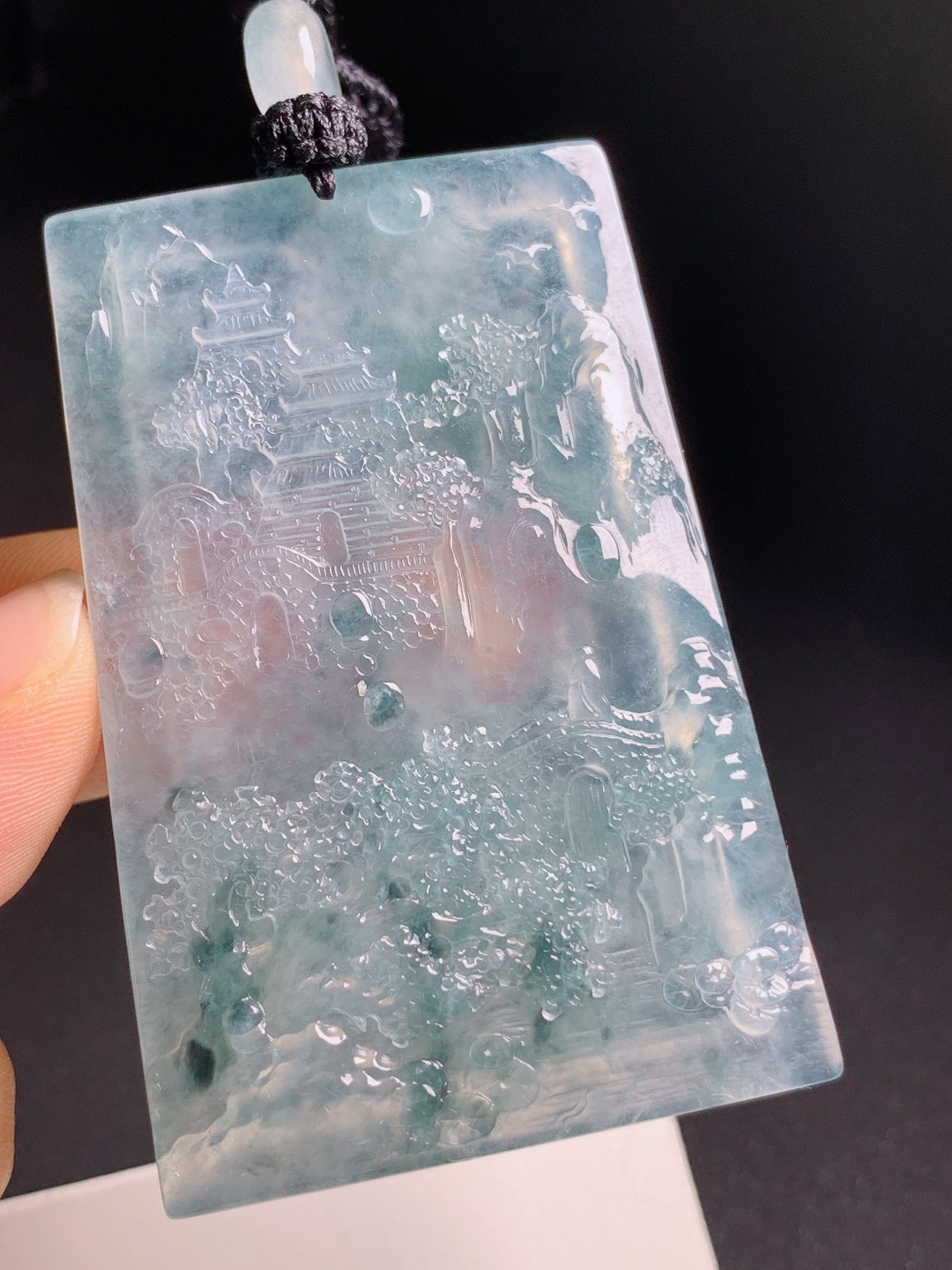 冰飘花山水牌，种水冰润意境优美，寓意胸怀山河步步高升