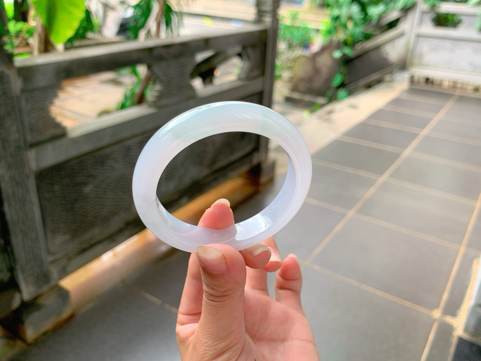 ｜53圈口
淡淡的粉春色，飘绿丝丝，底妆胶胶润润的，特别细腻，仙仙粉粉的很精致，
