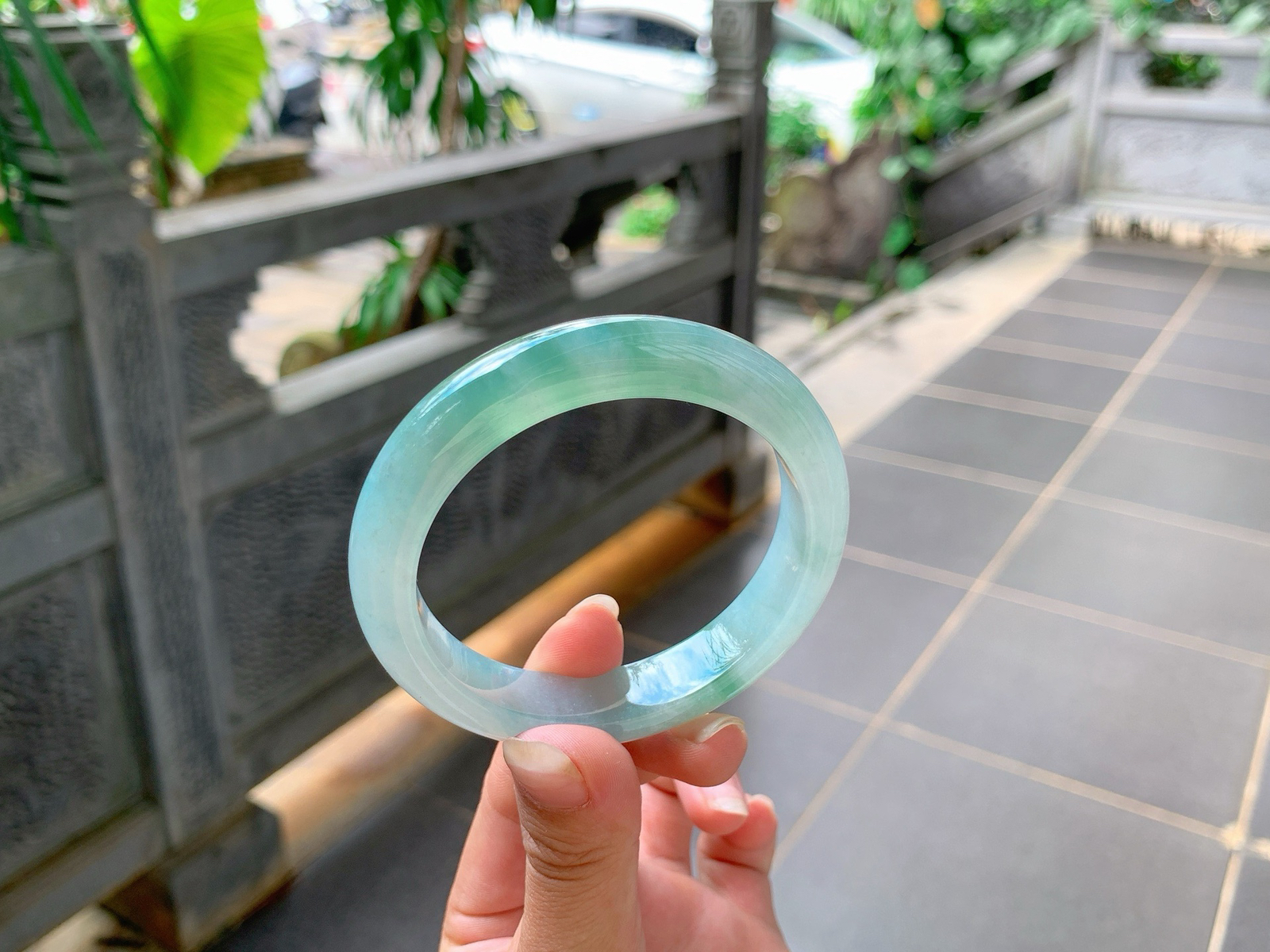 🪻｜55圈口
冰飘花翡翠手镯，绿花如海藻花一般，清润透亮，水汪汪的，
