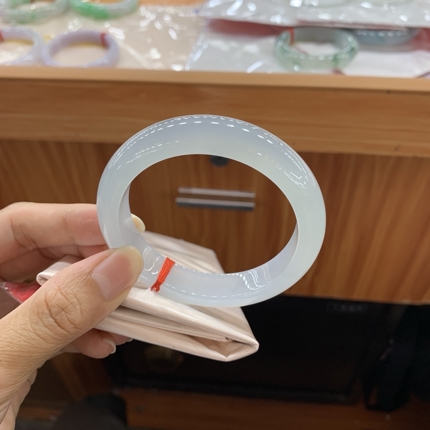 061133MMJ 冰底色正圈翡翠手镯 55.8-12.4-8.4