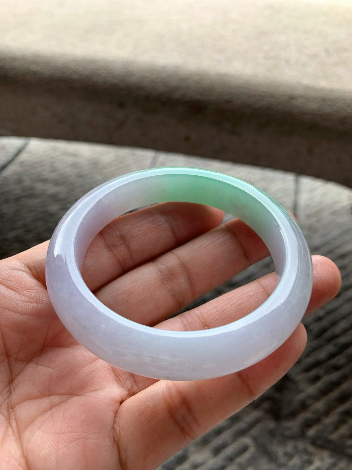 春彩正圈手镯尺寸55.5*11.8*9 种质细腻，釉洁水润，色彩鲜明，艳丽醒目！