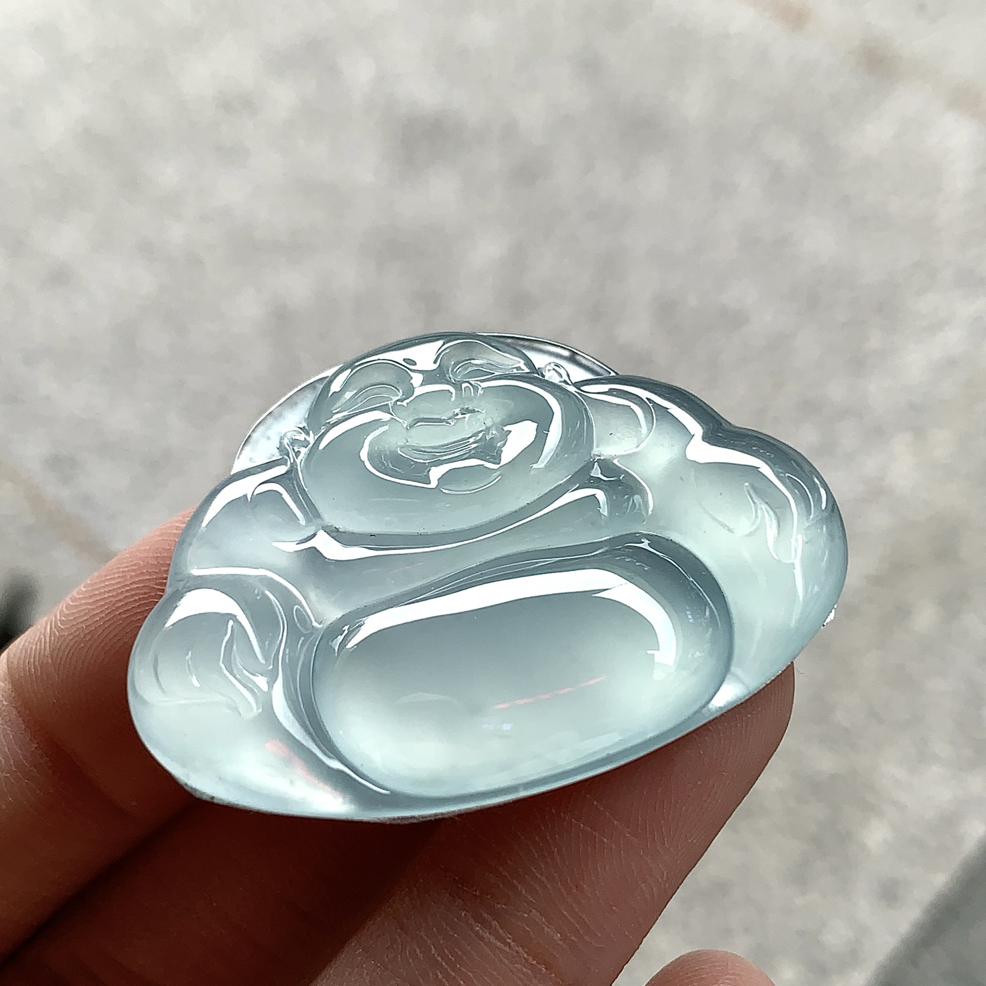 佛公，晶莹水润
