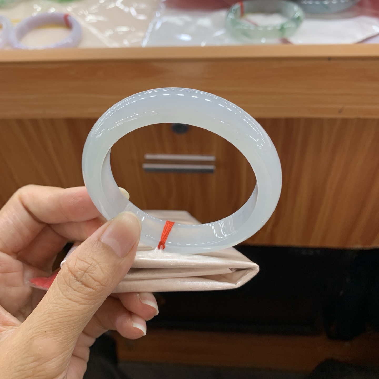061133MMJ 冰底色正圈翡翠手镯 55.8-12.4-8.4