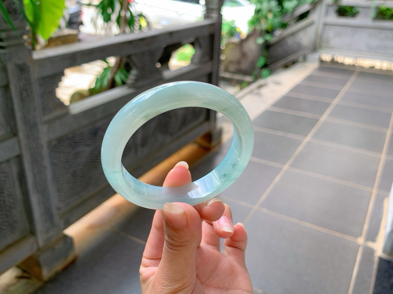🪻｜56圈口
冰蓝水，飘蓝丝丝花，胶感满满的，端庄秀丽温润大气，