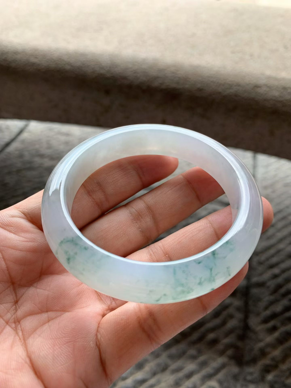 飘蓝花正圈手镯尺寸57.5*13*9 老种通透，冰清玉洁，水润光泽，蓝花灵动轻盈！
