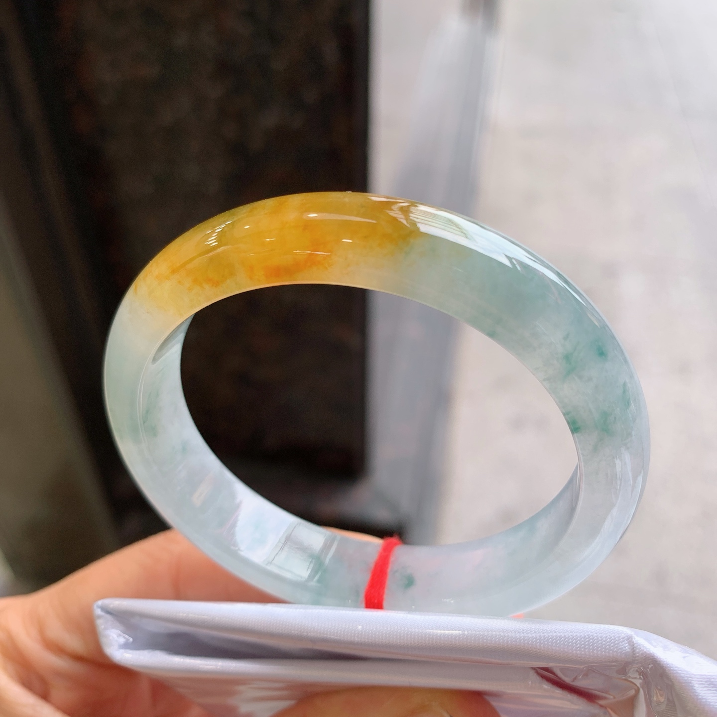 贵妃冰黄翡飘花 无裂 尺寸：55/48/12/7.8 色好
