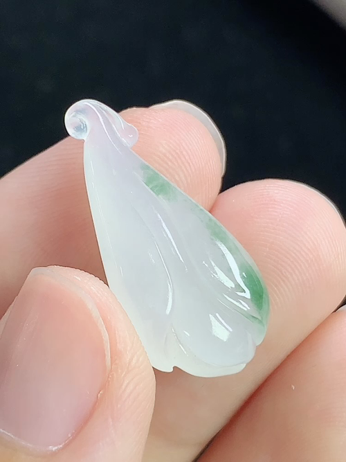 冰飘花玉兰花，无裂，尺寸24.9-12.2-5.7mm，L12zz9
