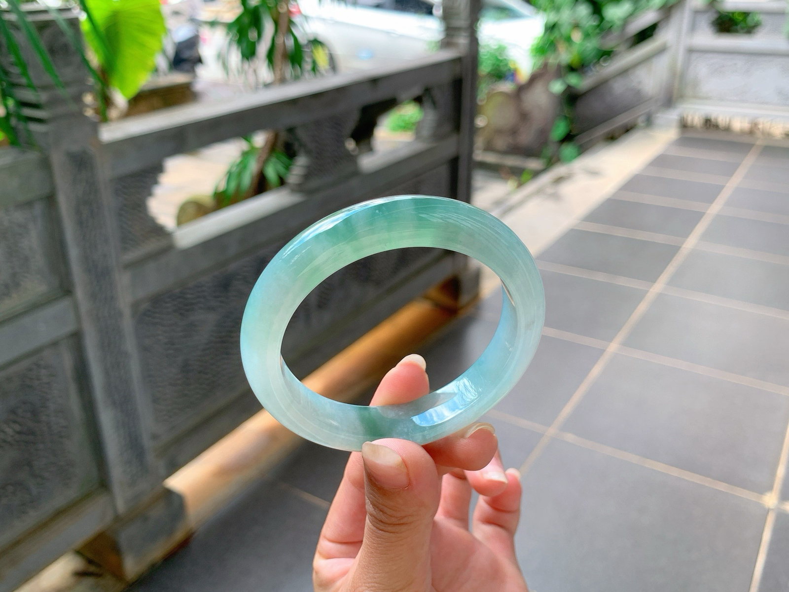 🪻｜55圈口
冰飘花翡翠手镯，绿花如海藻花一般，清润透亮，水汪汪的，