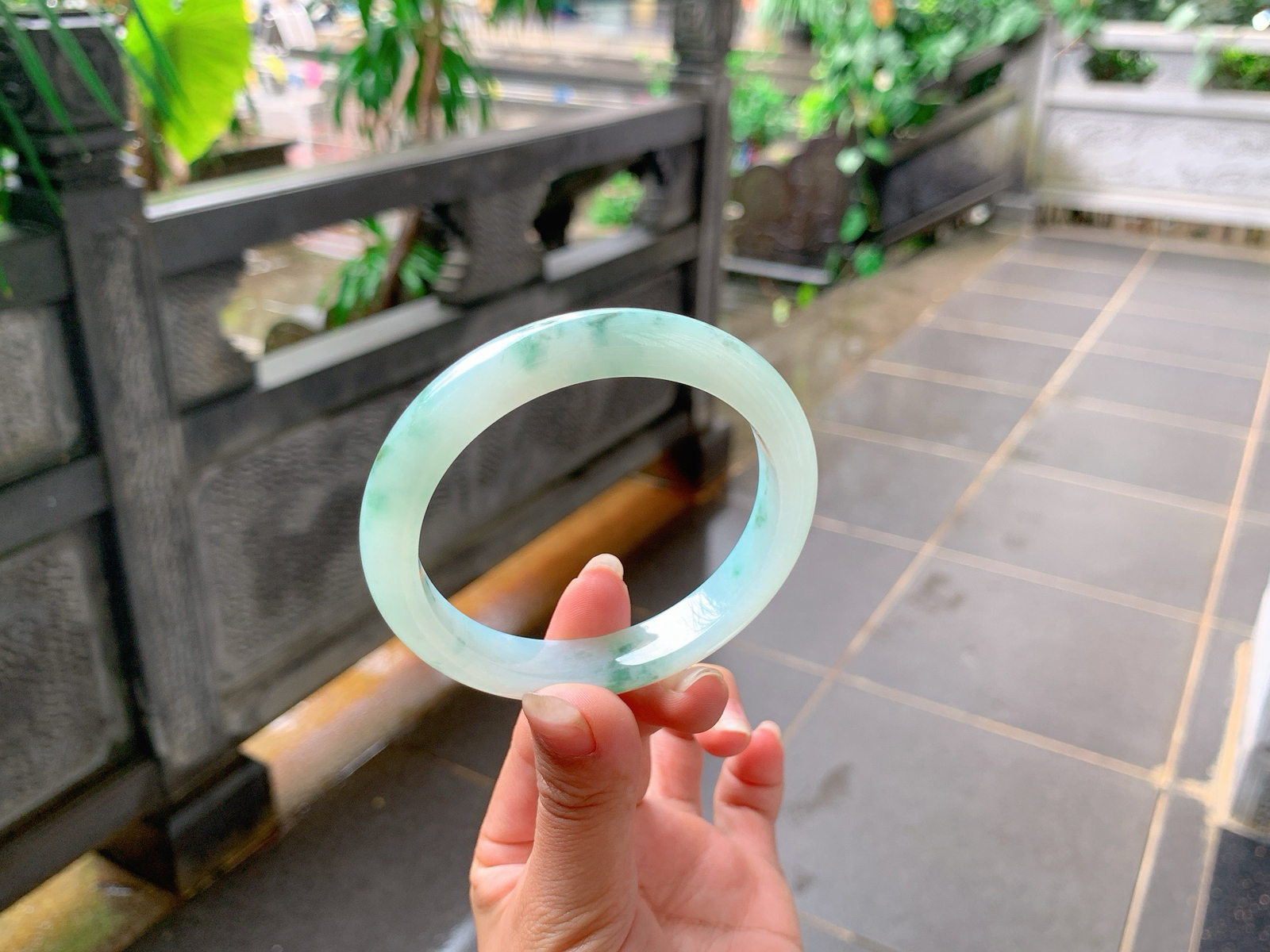 ️｜58圈口
淡淡的晴绿底，飘绿花，灵动可爱，底妆胶润细腻，