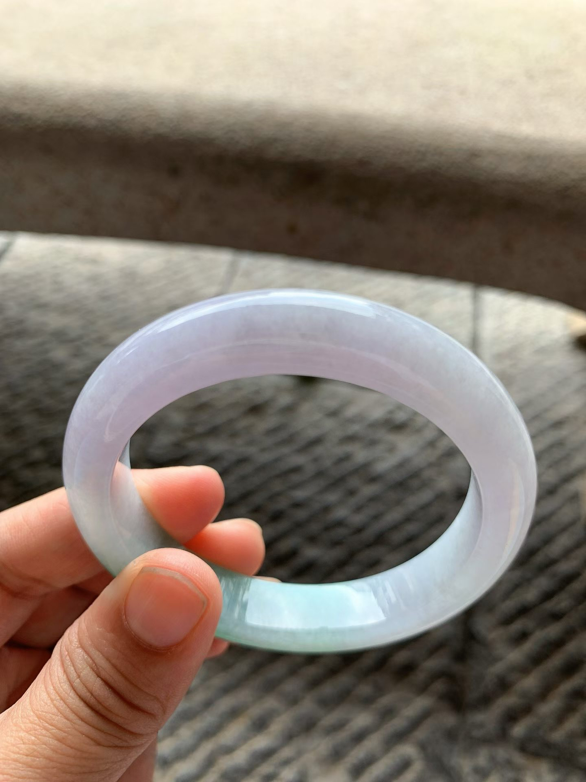 春彩正圈手镯尺寸55.5*11.8*9 种质细腻，釉洁水润，色彩鲜明，艳丽醒目！
