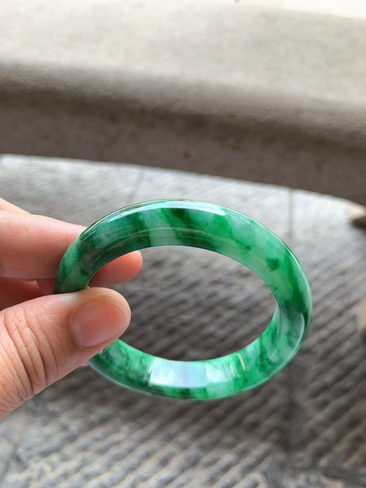 满色正圈手镯尺寸53*12*9 种质细腻，釉洁水润，颜色鲜艳，明丽动人，上手艳丽醒目！