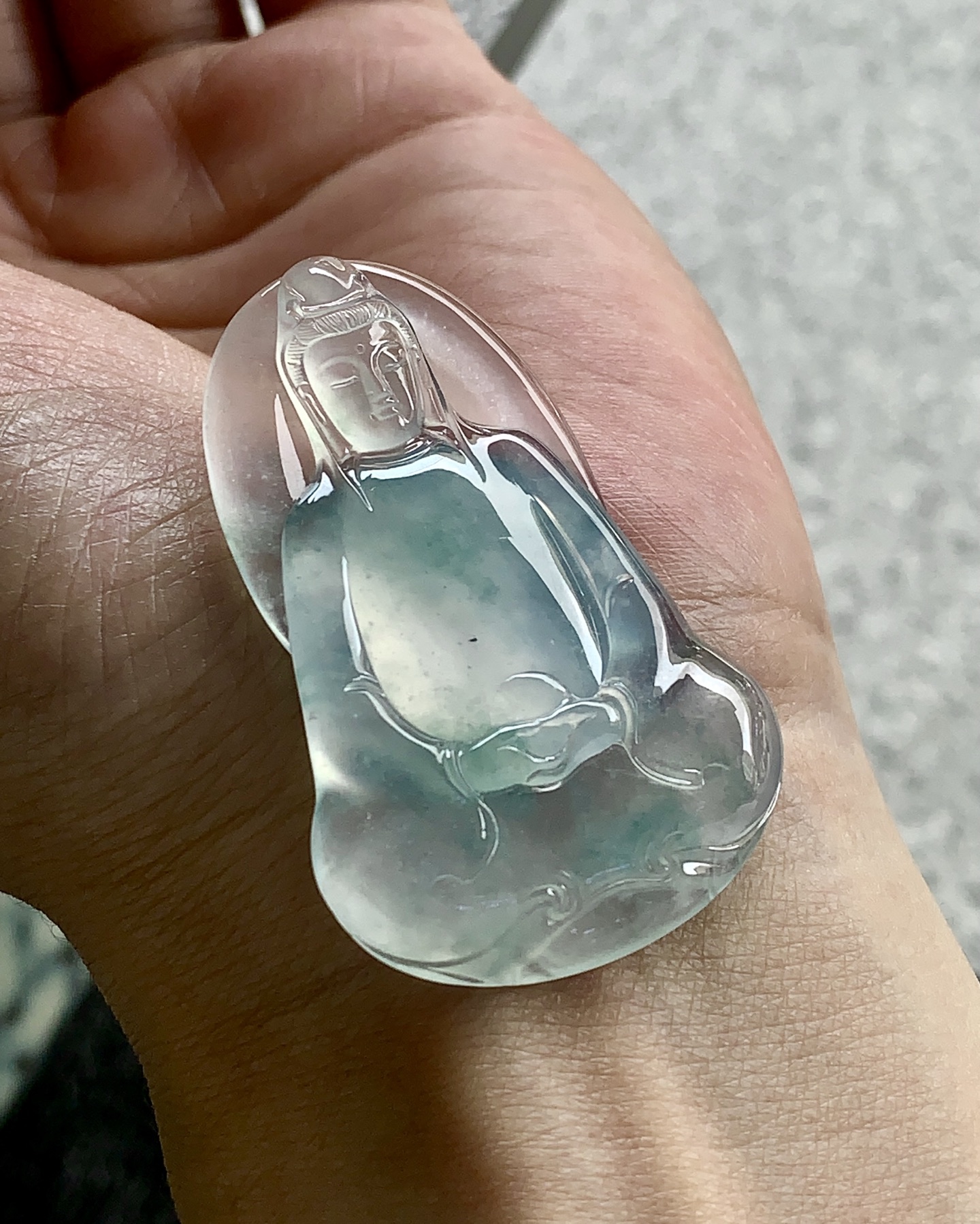 飘彩观音，玉质细腻起胶