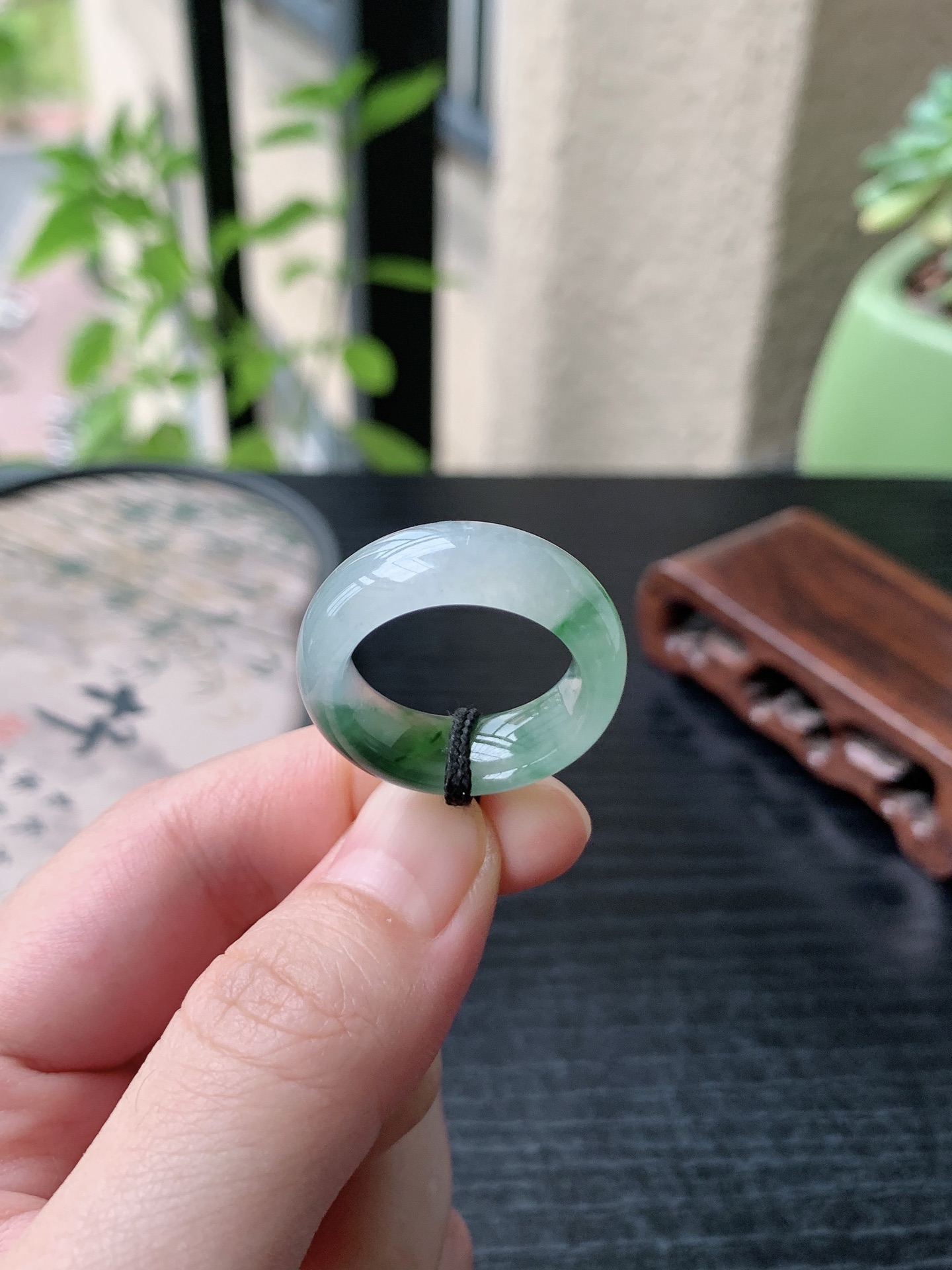 老坑冰种胶感飘绿花素面戒指 裸石尺寸:18.3-8.3-4.5mm